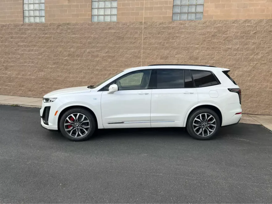 2025 Cadillac XT6 Sport photo 1