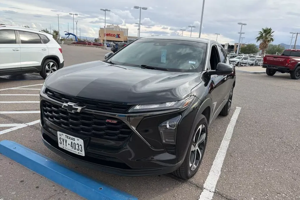 2024 Chevrolet Trax photo 1