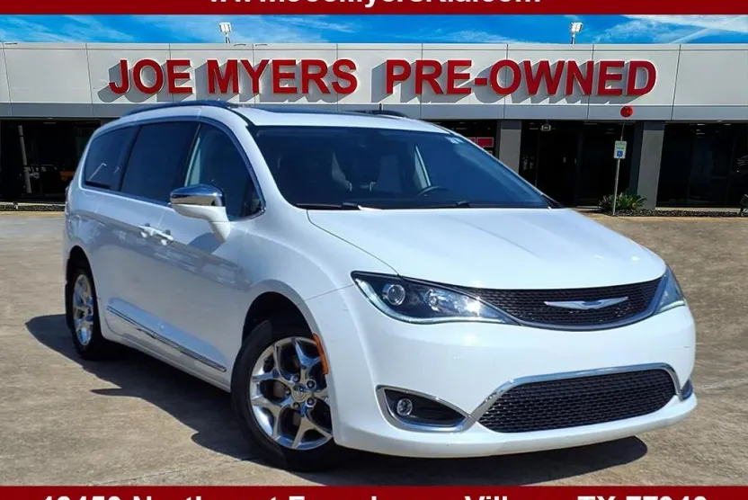 2019 Chrysler Pacifica Limited photo 1