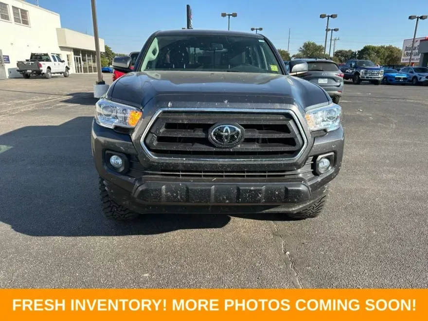 2022 Toyota Tacoma SR5 V6 photo 1