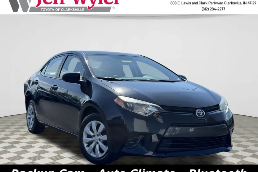 2016 Toyota Corolla LE photo 1