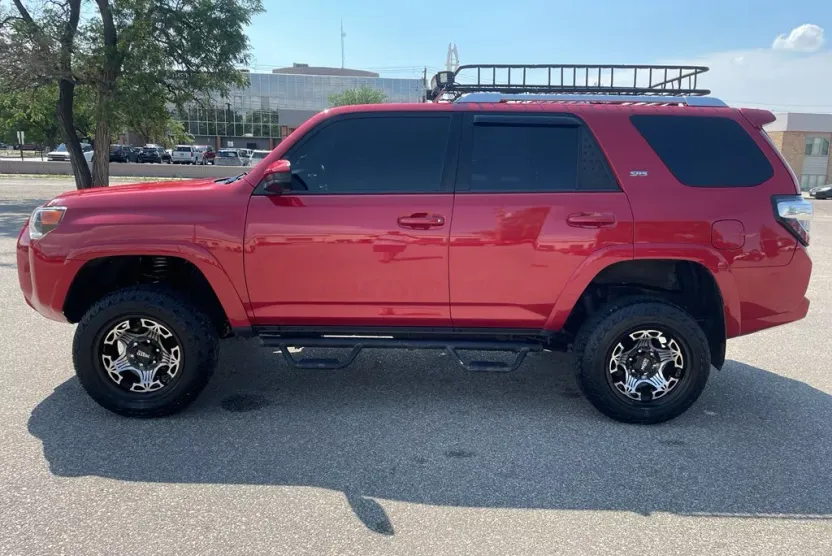 2018 Toyota 4Runner SR5 photo 1