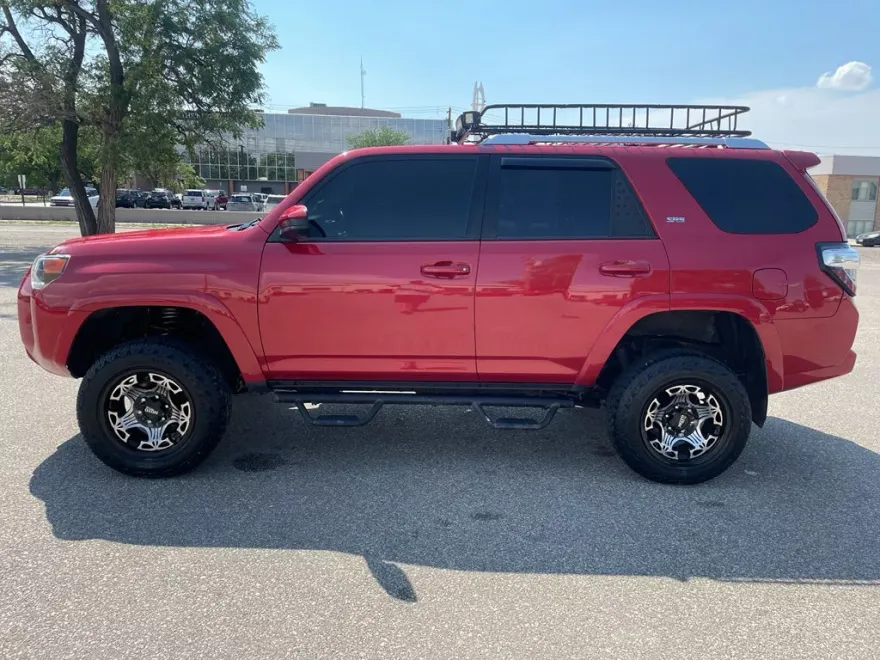 2018 Toyota 4Runner SR5 photo 1