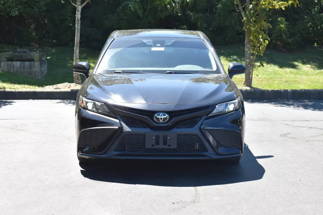 2021 Toyota Camry SE photo 1