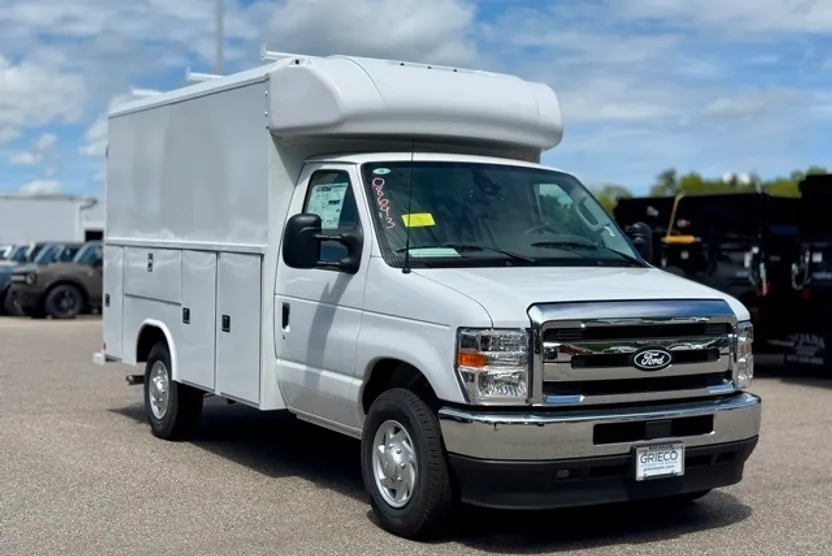 2026 Ford E-350 Base photo 1
