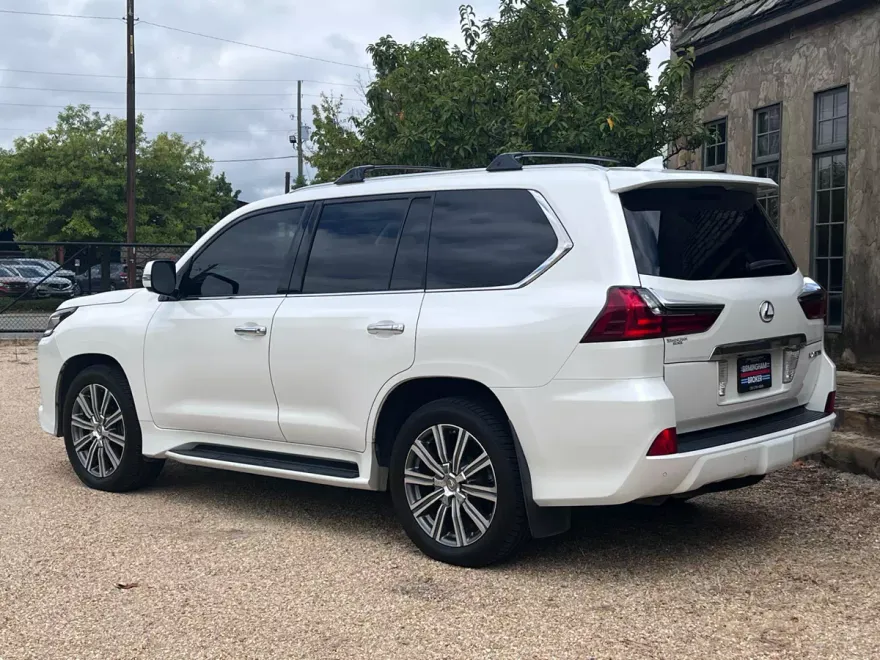 2017 Lexus LX 570 photo 1