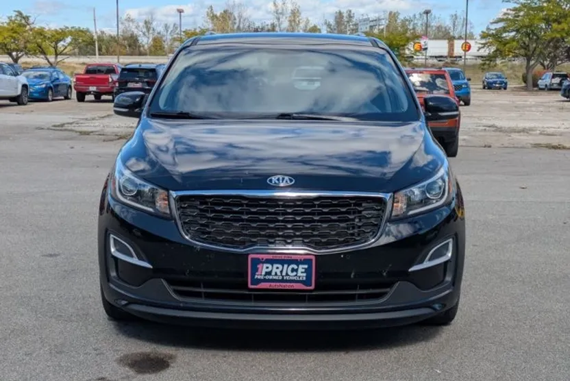 2019 Kia Sedona EX photo 1
