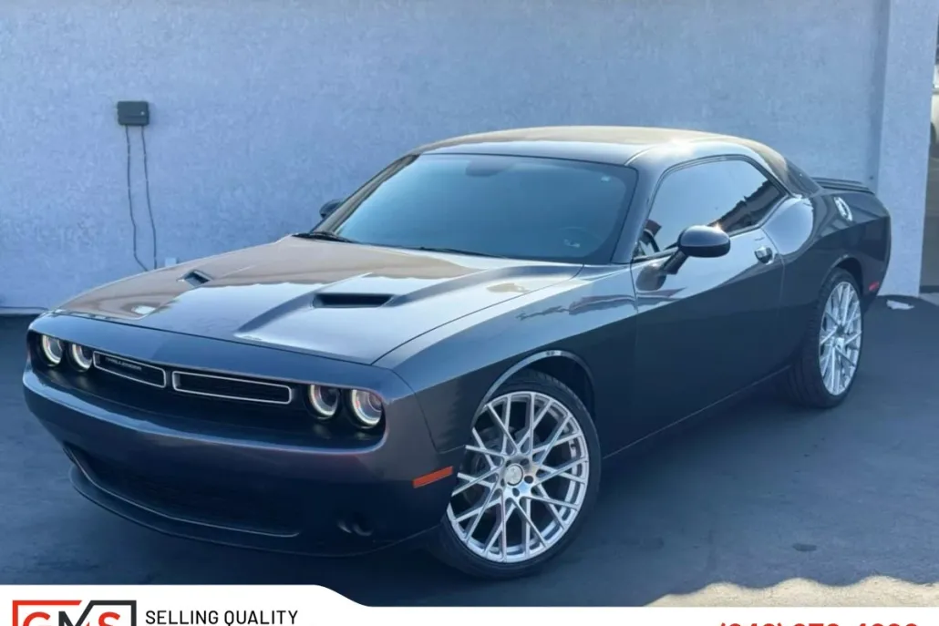 2019 Dodge Challenger SXT photo 1