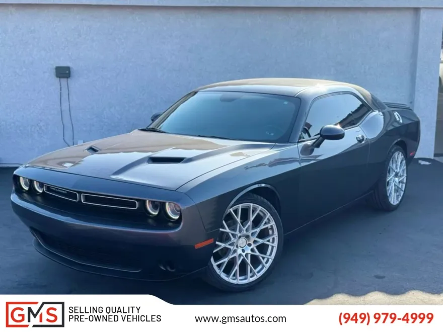 2019 Dodge Challenger SXT photo 1