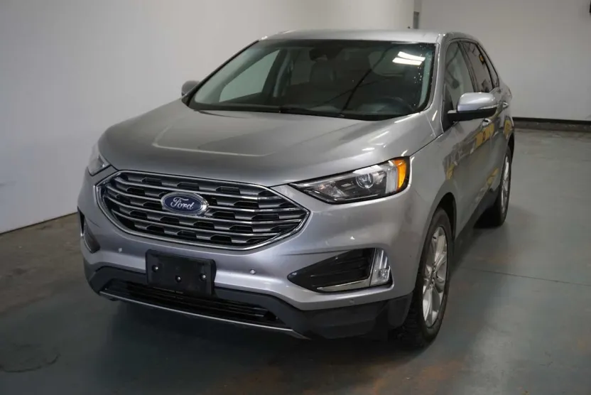 2023 Ford Edge Titanium photo 1