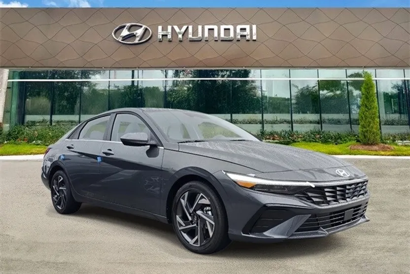 2025 Hyundai Elantra SEL Convenience photo 1