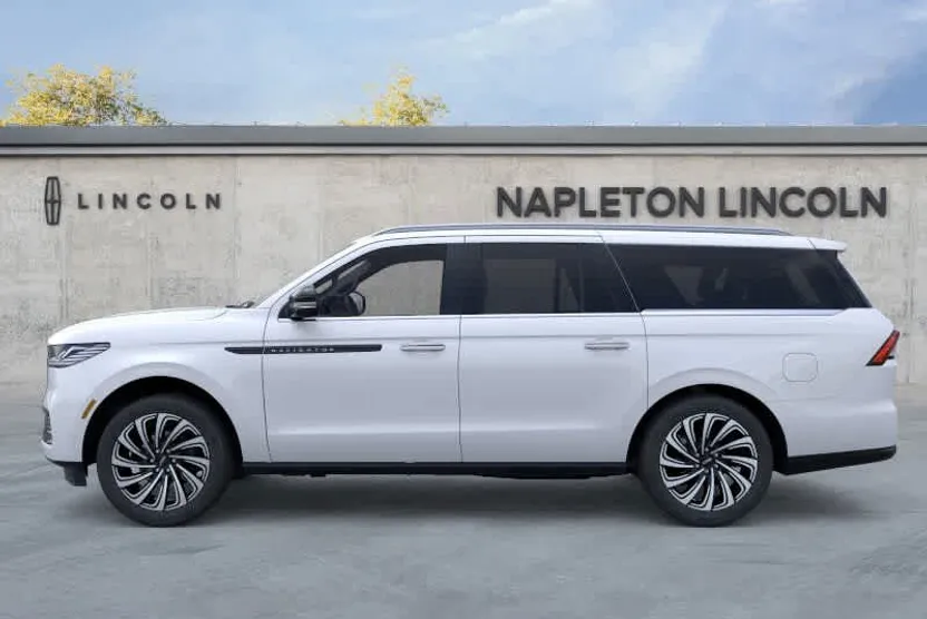 2025 Lincoln Navigator Black Label photo 1