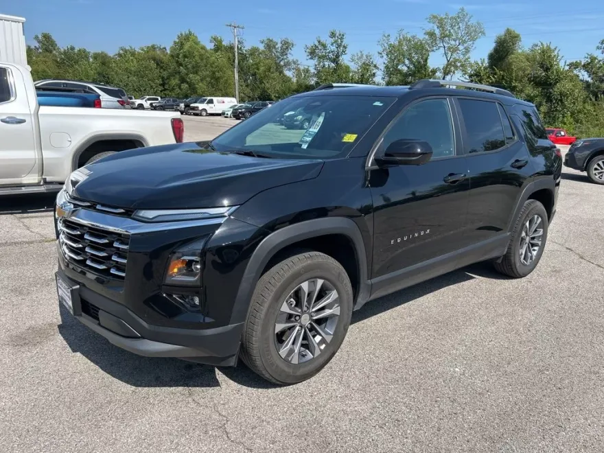 2025 Chevrolet Equinox LT photo 1