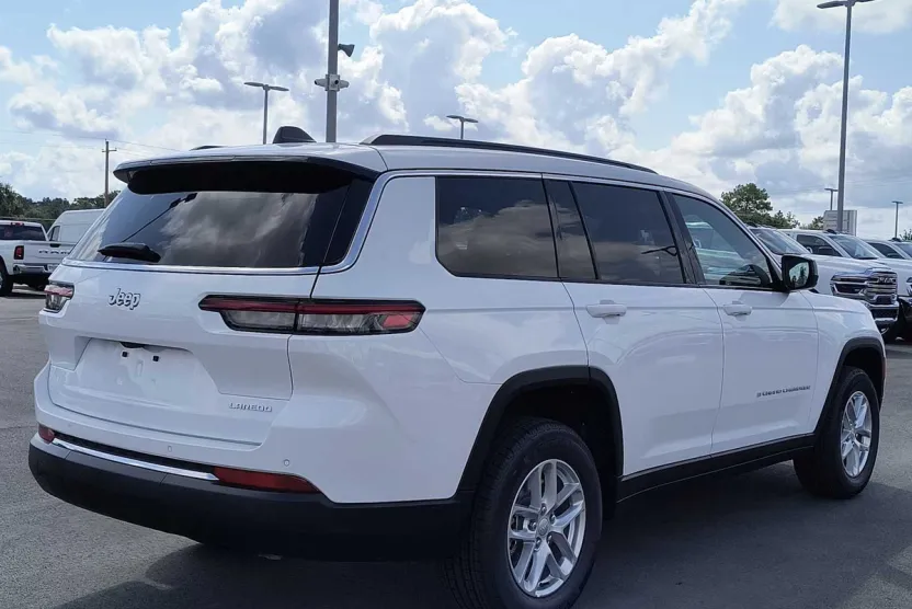 2025 Jeep Grand Cherokee Laredo X photo 1
