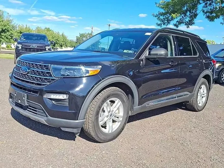 2021 Ford Explorer XLT photo 1