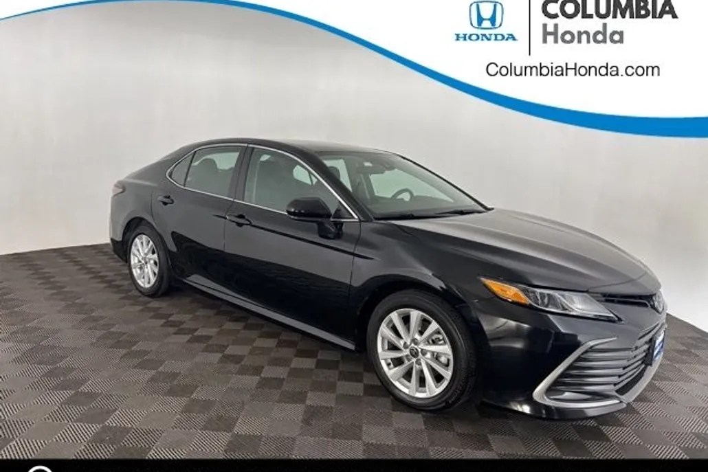 2024 Toyota Camry LE photo 1