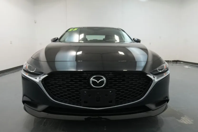 2025 Mazda Mazda3 2.5 Select Sport photo 1