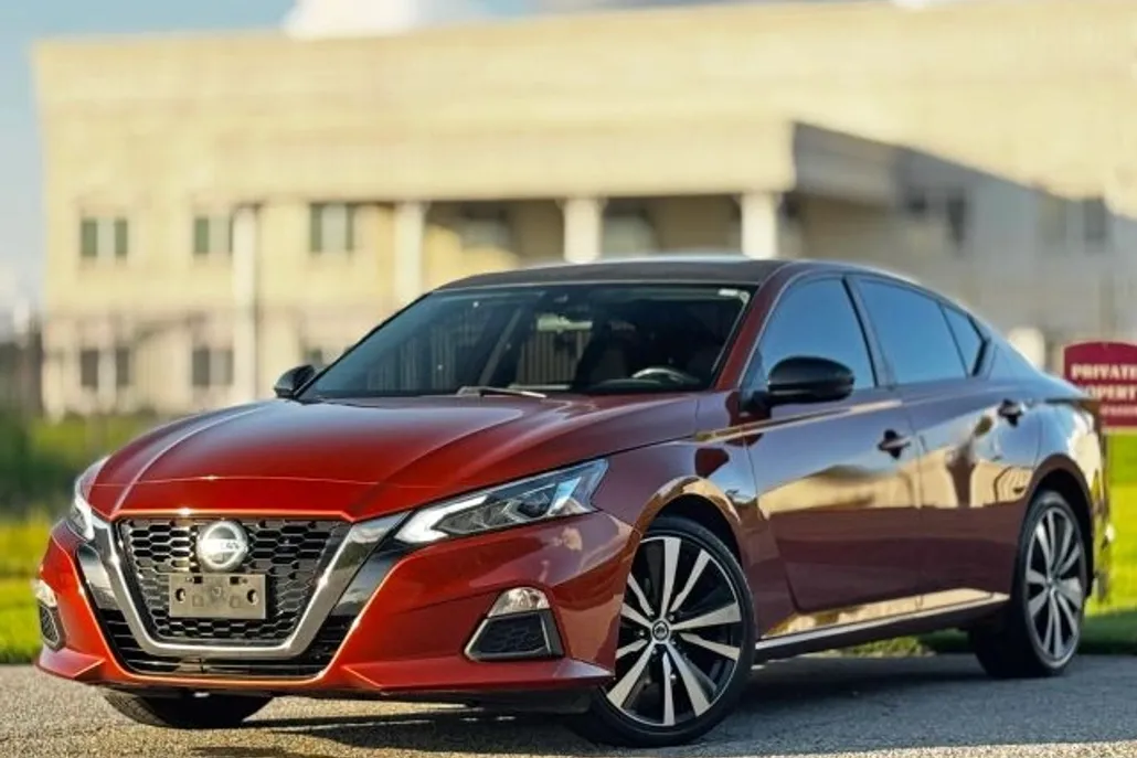 2020 Nissan Altima 2.5 SR photo 1