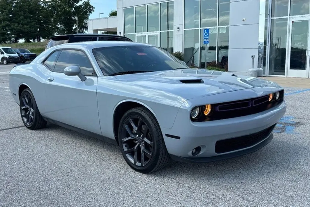 2021 Dodge Challenger SXT photo 1