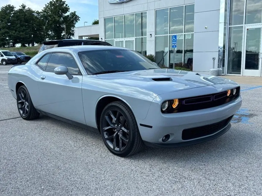 2021 Dodge Challenger SXT photo 1