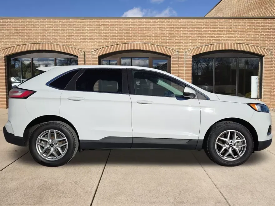 2024 Ford Edge SEL photo 1