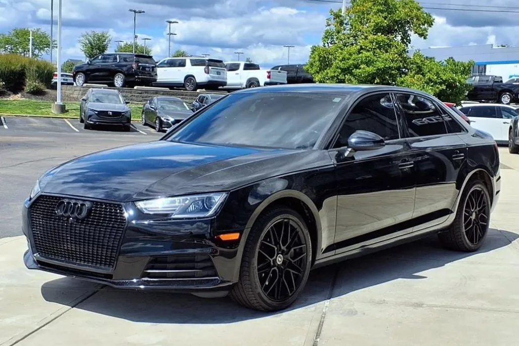 2017 Audi A4 2.0T Premium photo 1