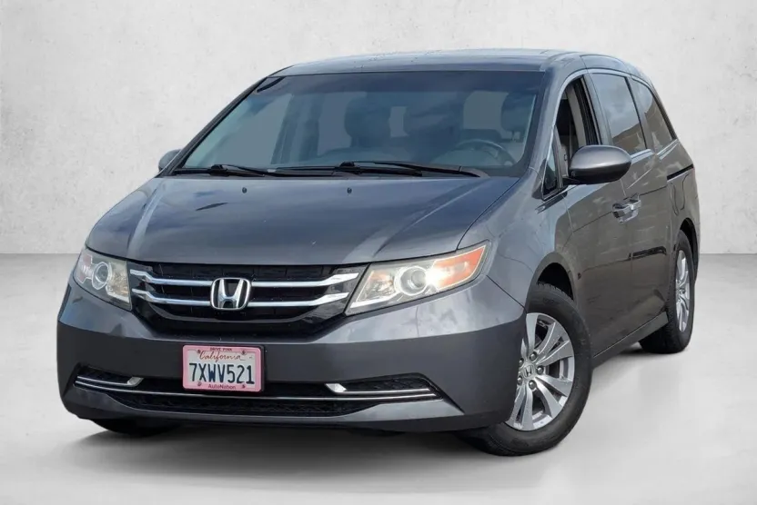 2017 Honda Odyssey SE photo 1