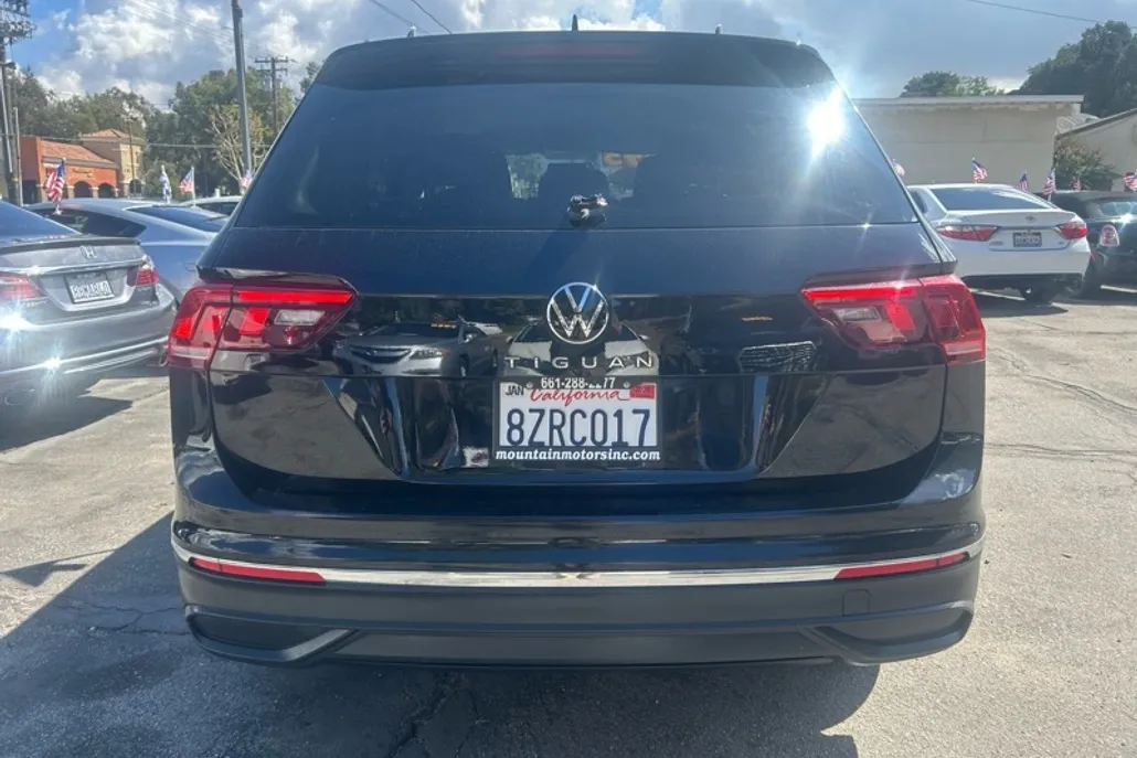 2022 Volkswagen Tiguan S photo 1