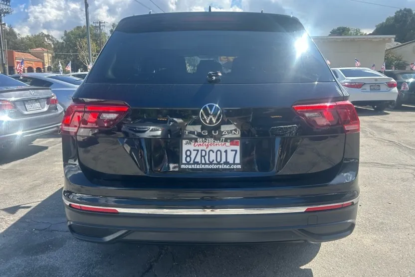 2022 Volkswagen Tiguan S photo 1