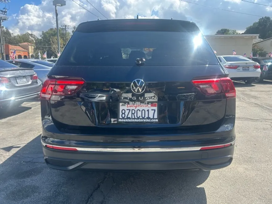 2022 Volkswagen Tiguan S photo 1