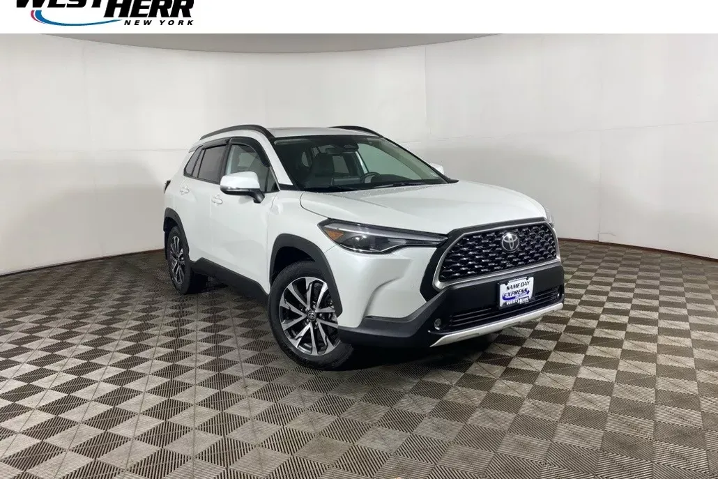 2024 Toyota Corolla Cross XLE photo 1