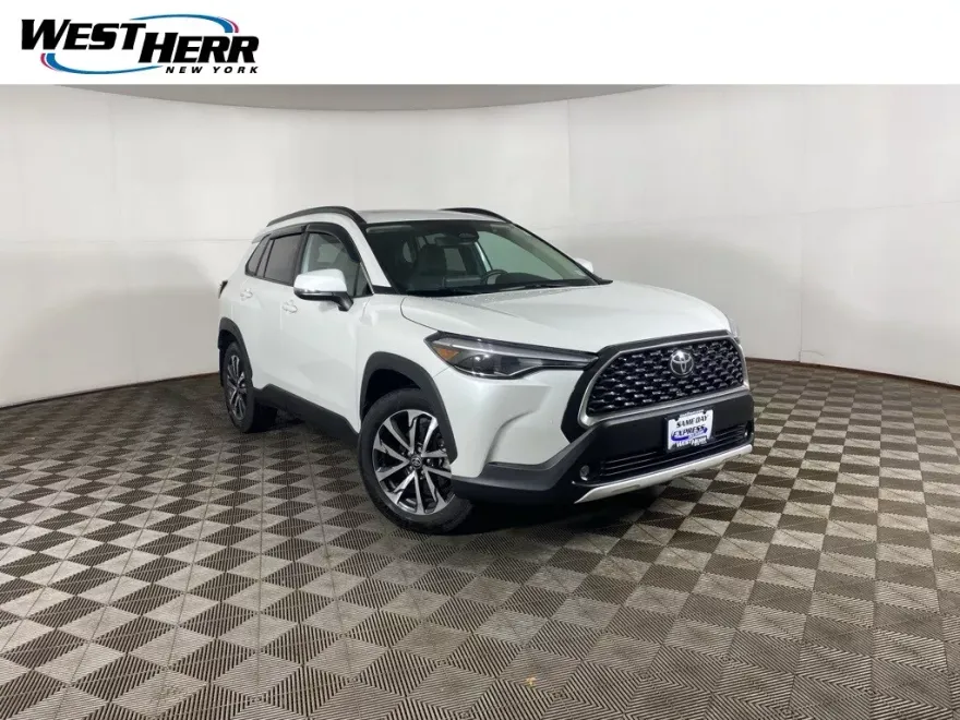2024 Toyota Corolla Cross XLE photo 1