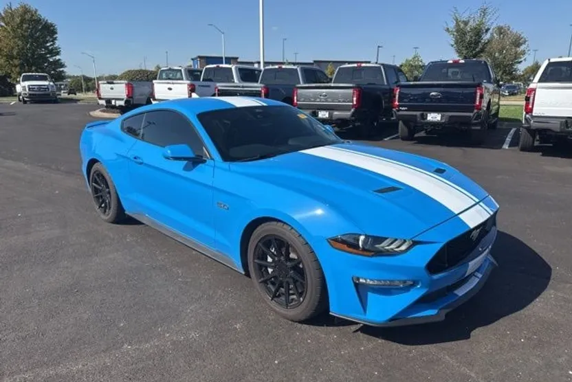 2022 Ford Mustang GT photo 1