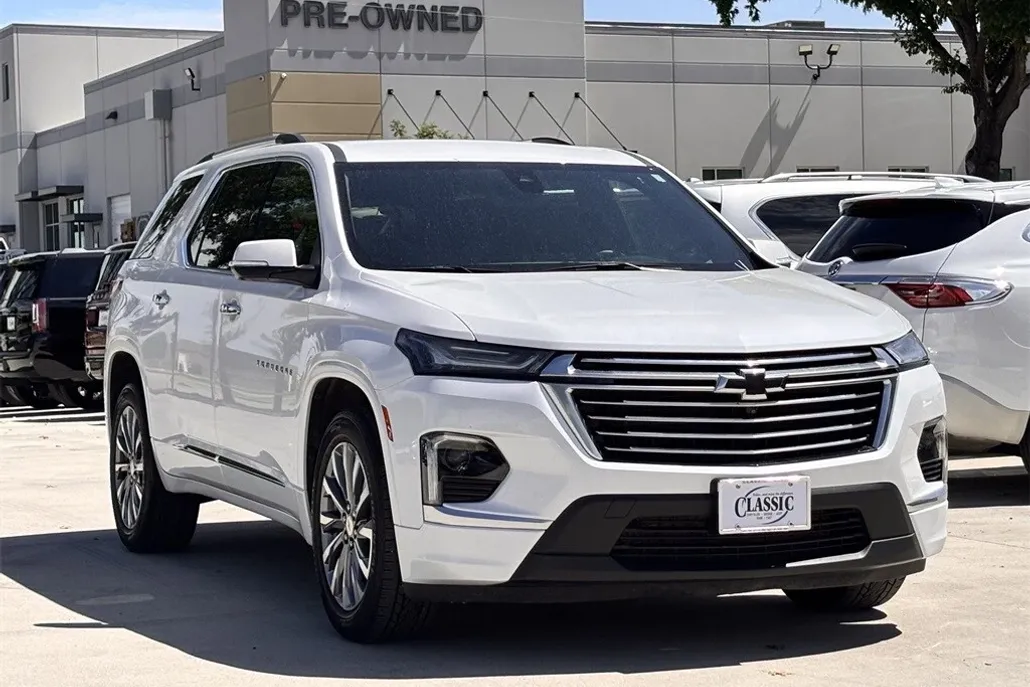 2023 Chevrolet Traverse Premier photo 1