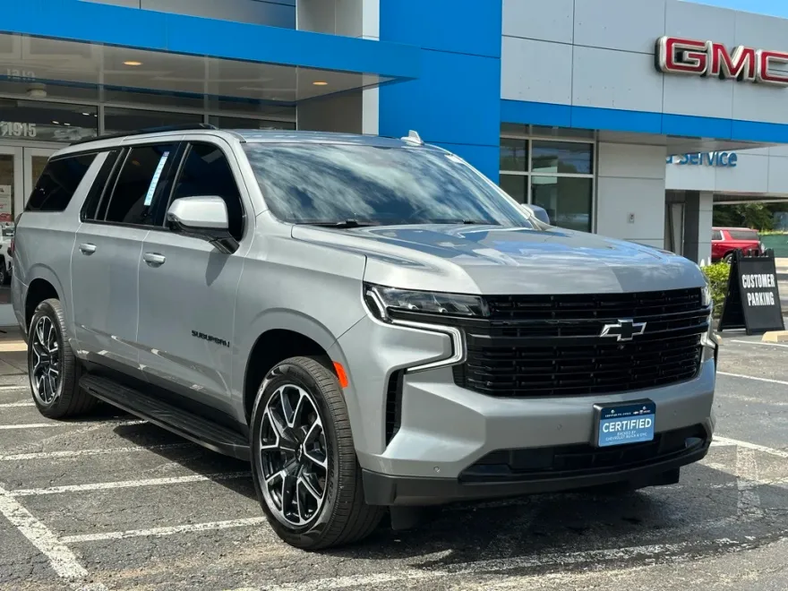 2023 Chevrolet Suburban RST photo 1