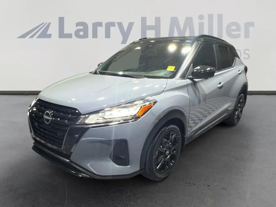 2023 Nissan Kicks SR photo 1