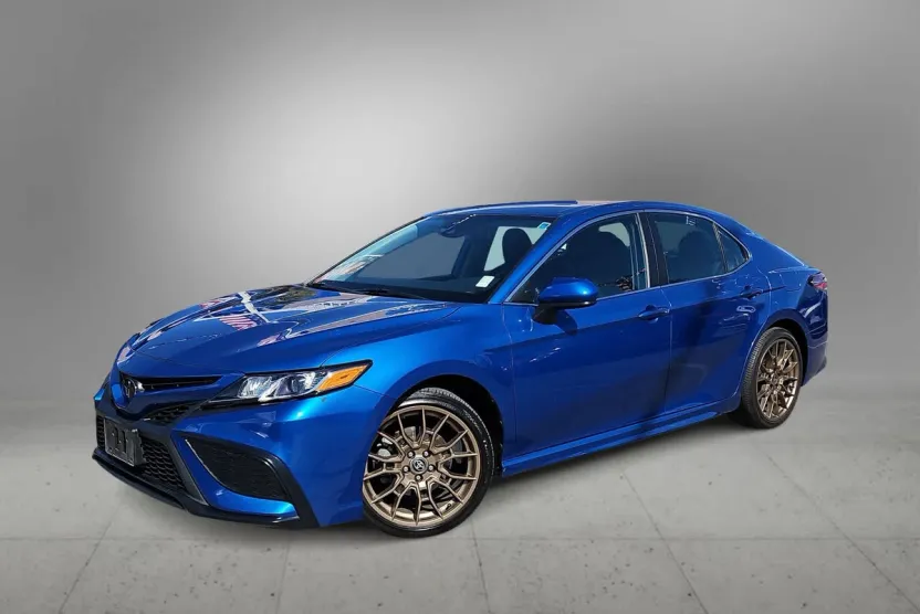 2019 Toyota Camry SE photo 1