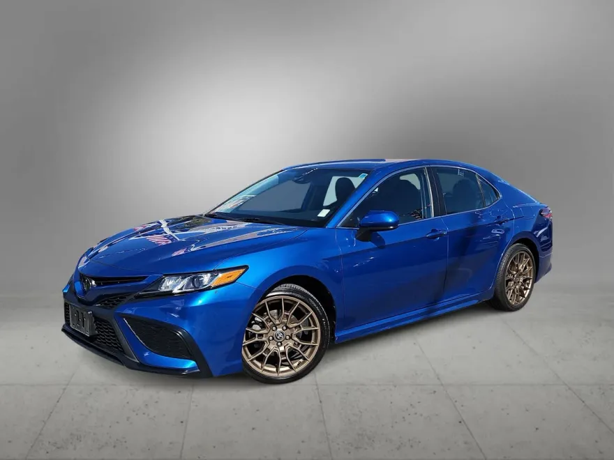 2019 Toyota Camry SE photo 1