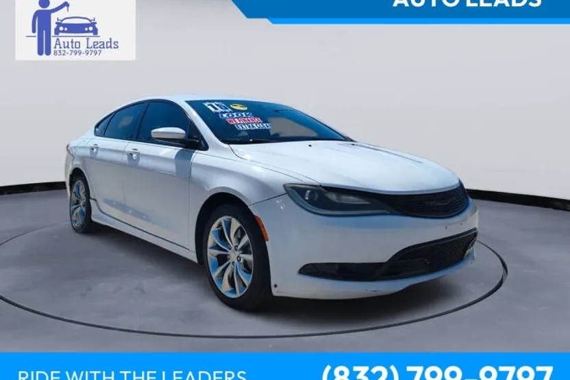 2015 Chrysler 200 S photo 1