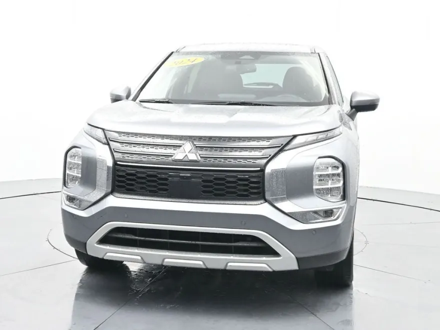 2024 Mitsubishi Outlander SE photo 1