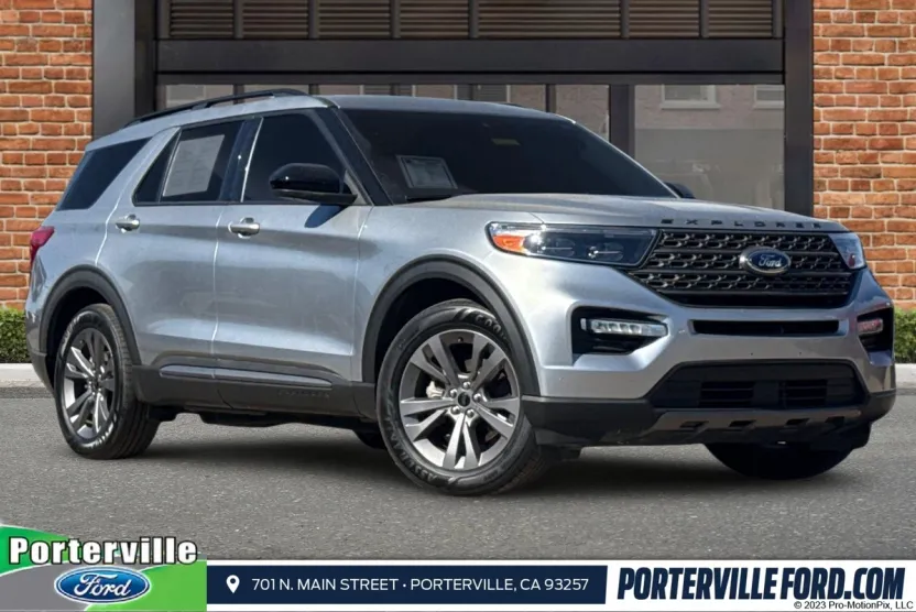 2022 Ford Explorer XLT photo 1
