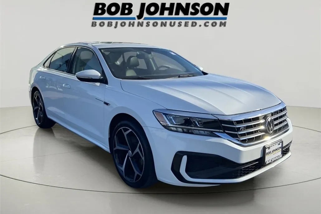 2020 Volkswagen Passat 2.0T R-Line photo 1