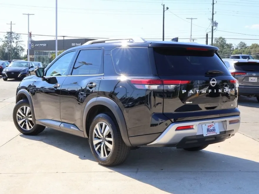 2025 Nissan Pathfinder SL photo 1