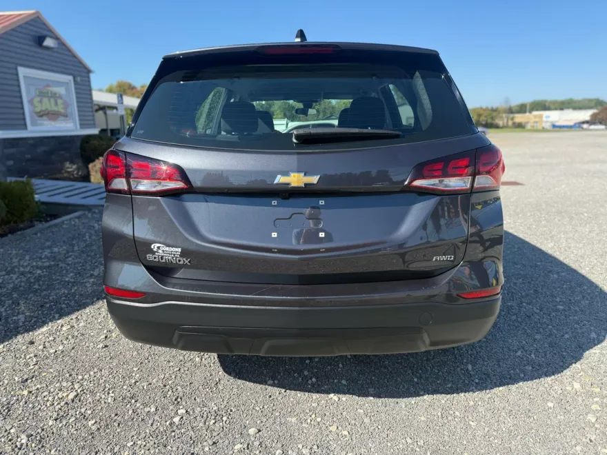 2022 Chevrolet Equinox LS photo 1