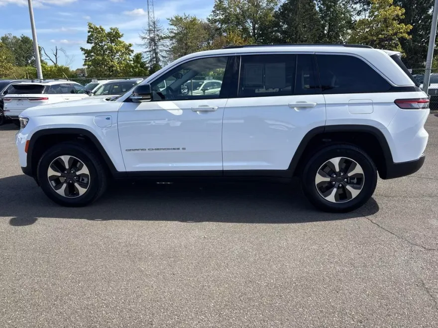 2024 Jeep Cherokee Limited 4xe photo 1