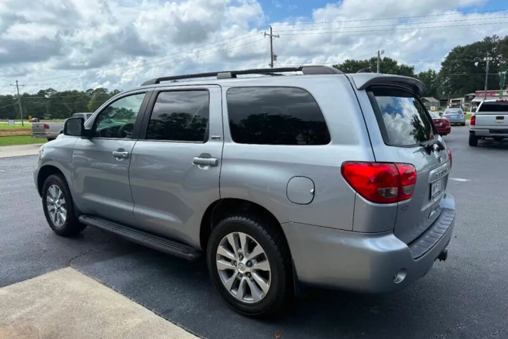 2012 Toyota Sequoia SR5 photo 1