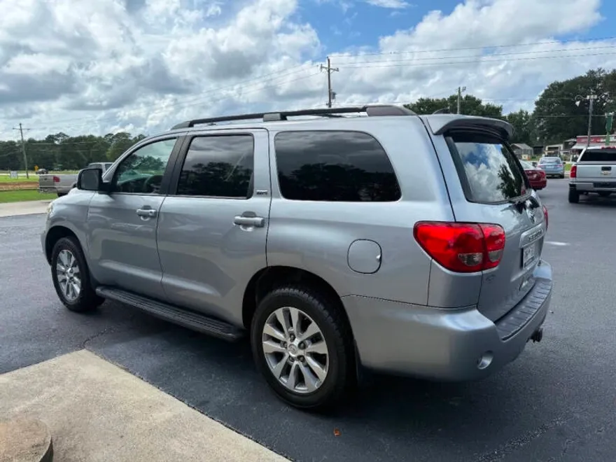 2012 Toyota Sequoia SR5 photo 1