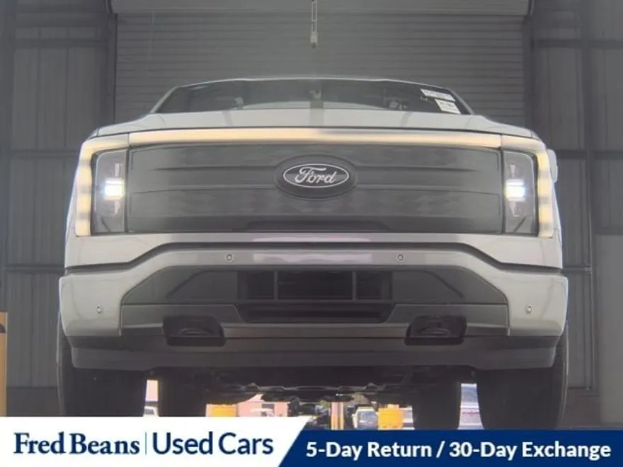 2024 Ford F-150 Lightning Lariat photo 1