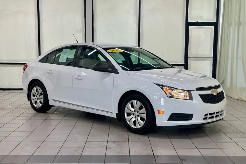 2014 Chevrolet Cruze LS photo 1