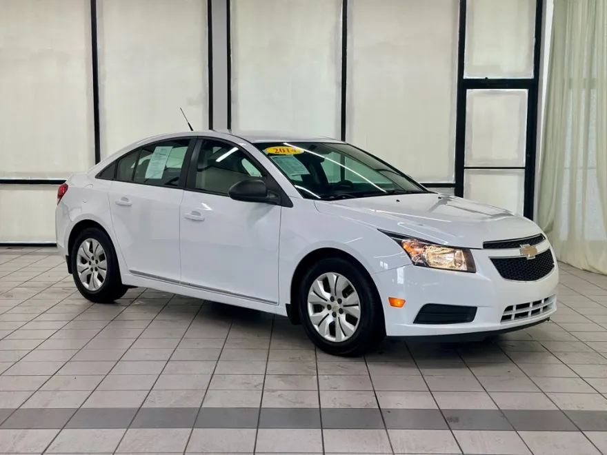 2014 Chevrolet Cruze LS photo 1